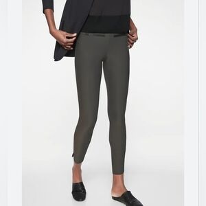 Athleta Stellar Crop Pant Size XL Charcoal Gray Euroluxe Fabric Zipper Pockets